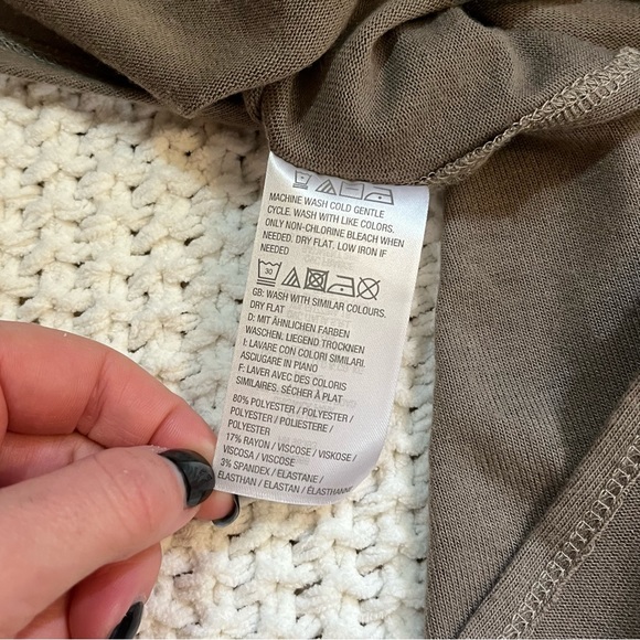 Lisa Rinna long sleeve slit side top - Picture 7 of 7